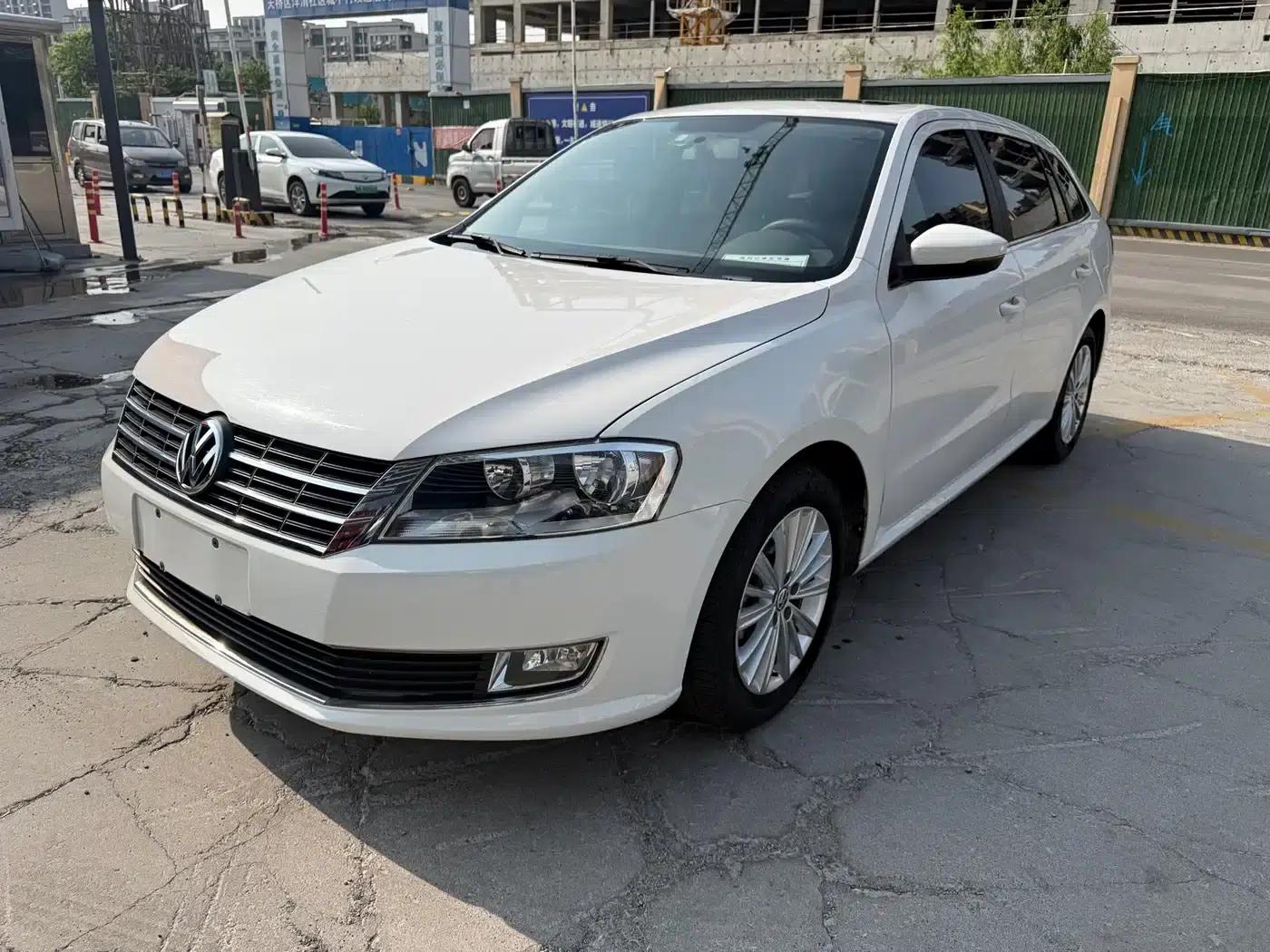Lavida Gran Turismo 2013 1.6L Automatic Comfort Model — миниатюра 1