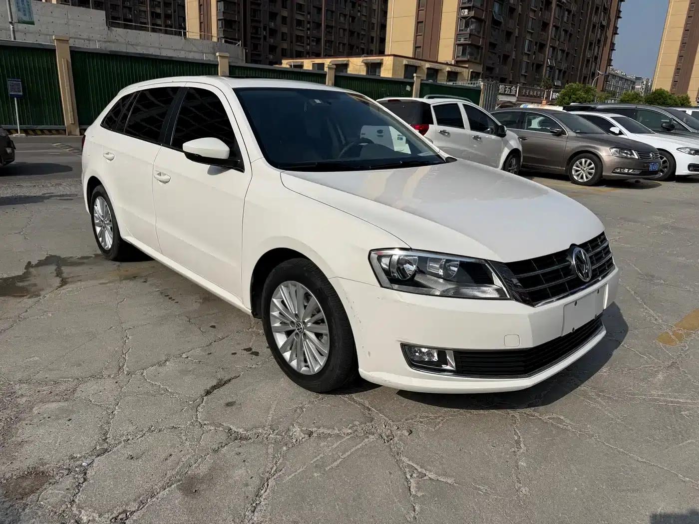 Lavida Gran Turismo 2013 1.6L Automatic Comfort Model — миниатюра 3