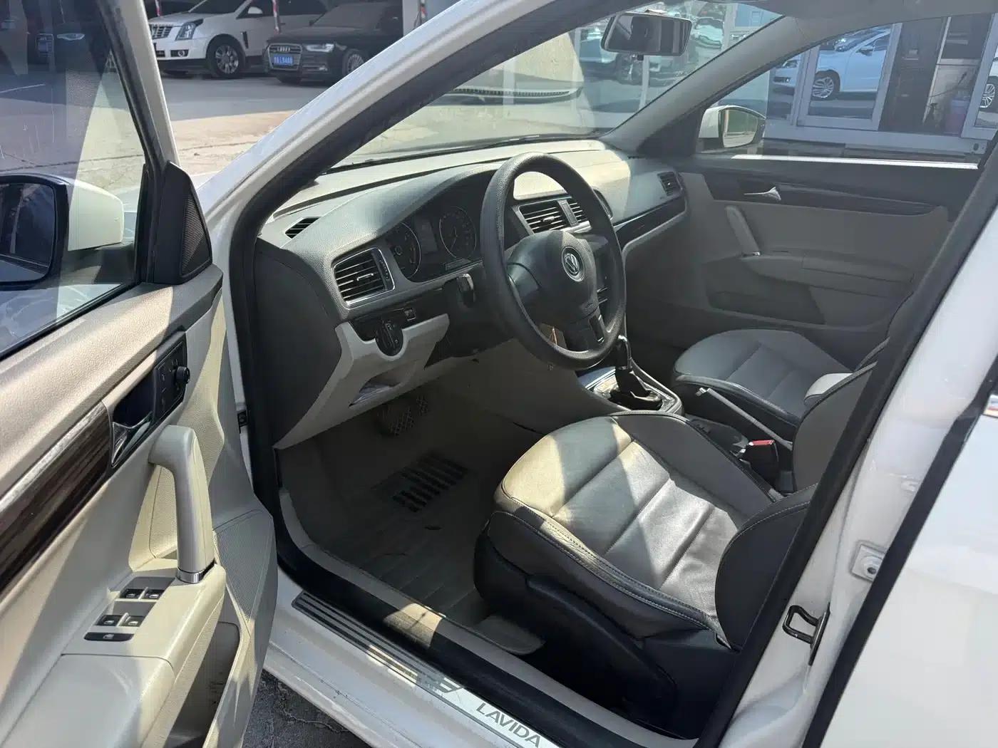 Lavida Gran Turismo 2013 1.6L Automatic Comfort Model — миниатюра 8