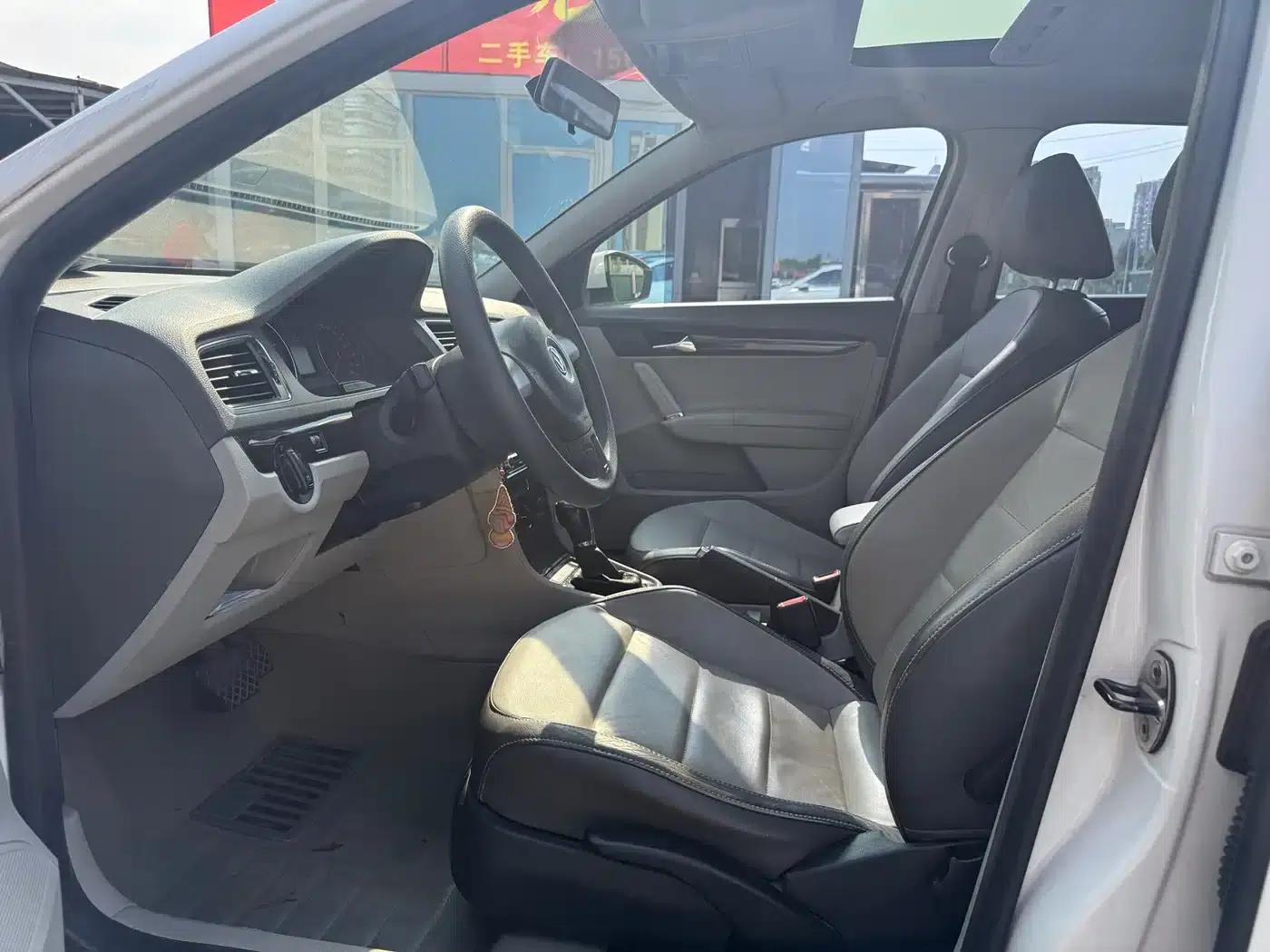 Lavida Gran Turismo 2013 1.6L Automatic Comfort Model — миниатюра 9