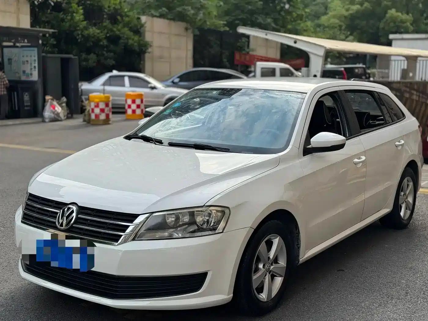 Lavida Gran Turismo 2013 1.6L Automatic Fashion Edition — миниатюра 1