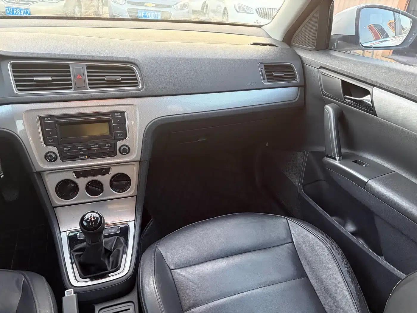 Lavida Gran Turismo 2013 1.6L Manual Comfort Model — миниатюра 12