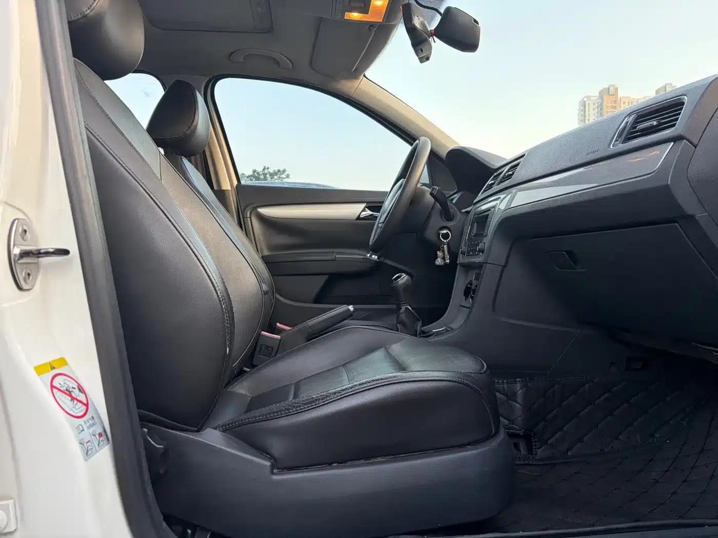 Lavida Gran Turismo 2013 1.6L Manual Comfort Model — миниатюра 13