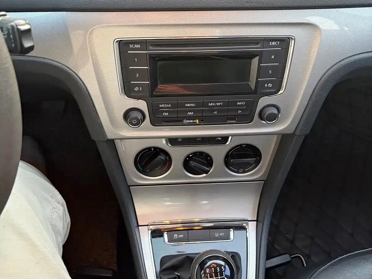 Lavida Gran Turismo 2013 1.6L Manual Comfort Model — миниатюра 16