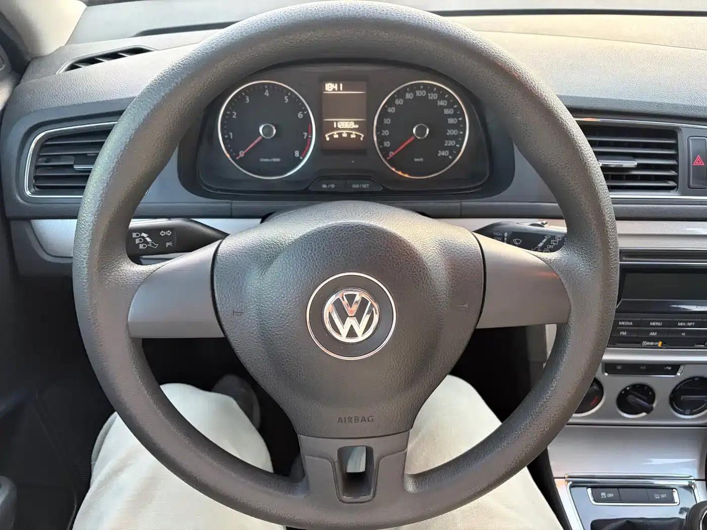 Lavida Gran Turismo 2013 1.6L Manual Comfort Model — миниатюра 17