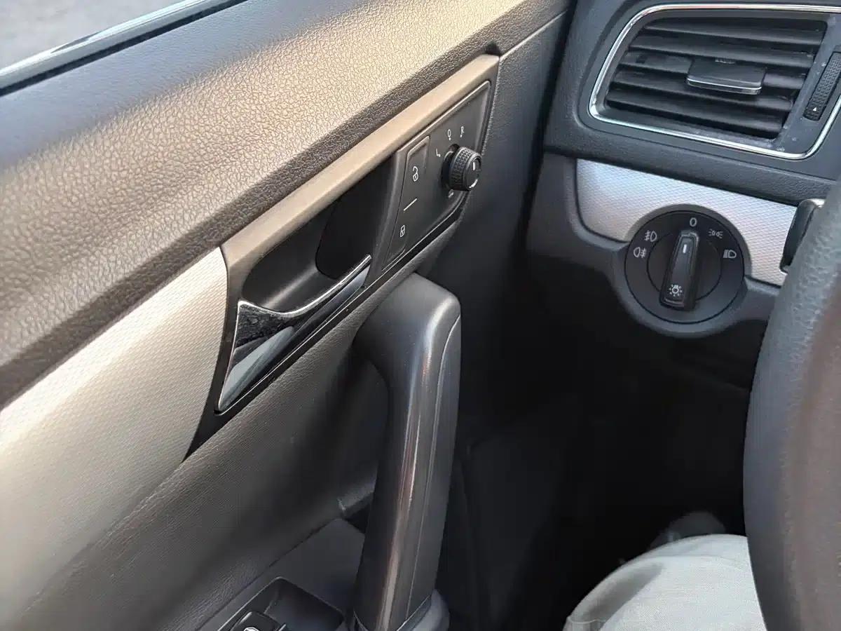 Lavida Gran Turismo 2013 1.6L Manual Comfort Model — миниатюра 18