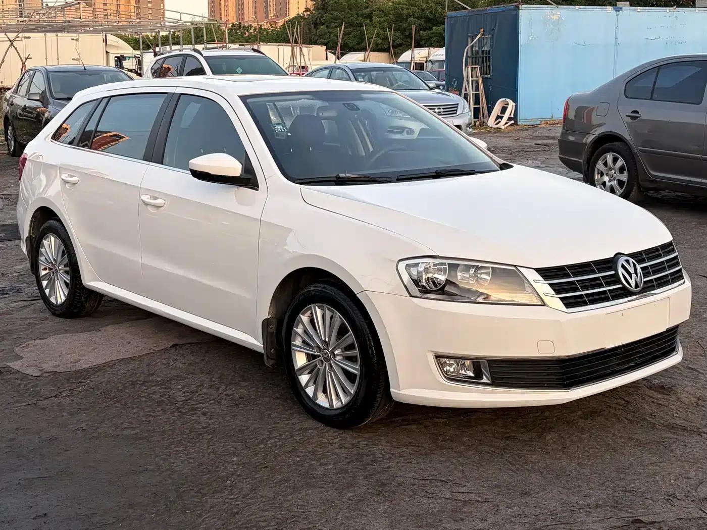 Lavida Gran Turismo 2013 1.6L Manual Comfort Model — миниатюра 3