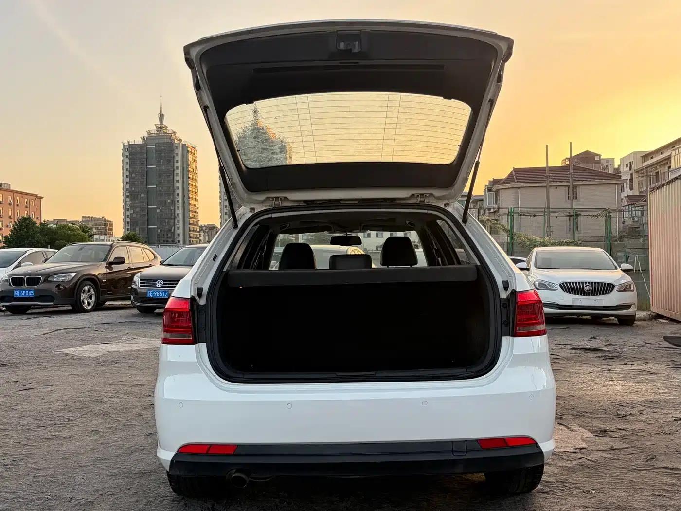 Lavida Gran Turismo 2013 1.6L Manual Comfort Model — миниатюра 7