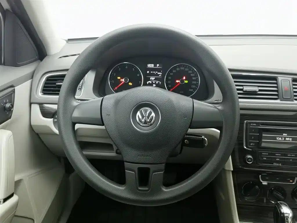 Lavida Gran Turismo 2013 1.6L Automatic Comfort Model — миниатюра 11