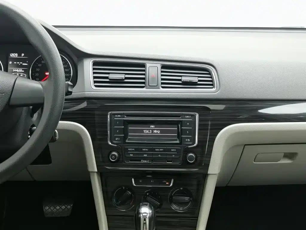 Lavida Gran Turismo 2013 1.6L Automatic Comfort Model — миниатюра 12