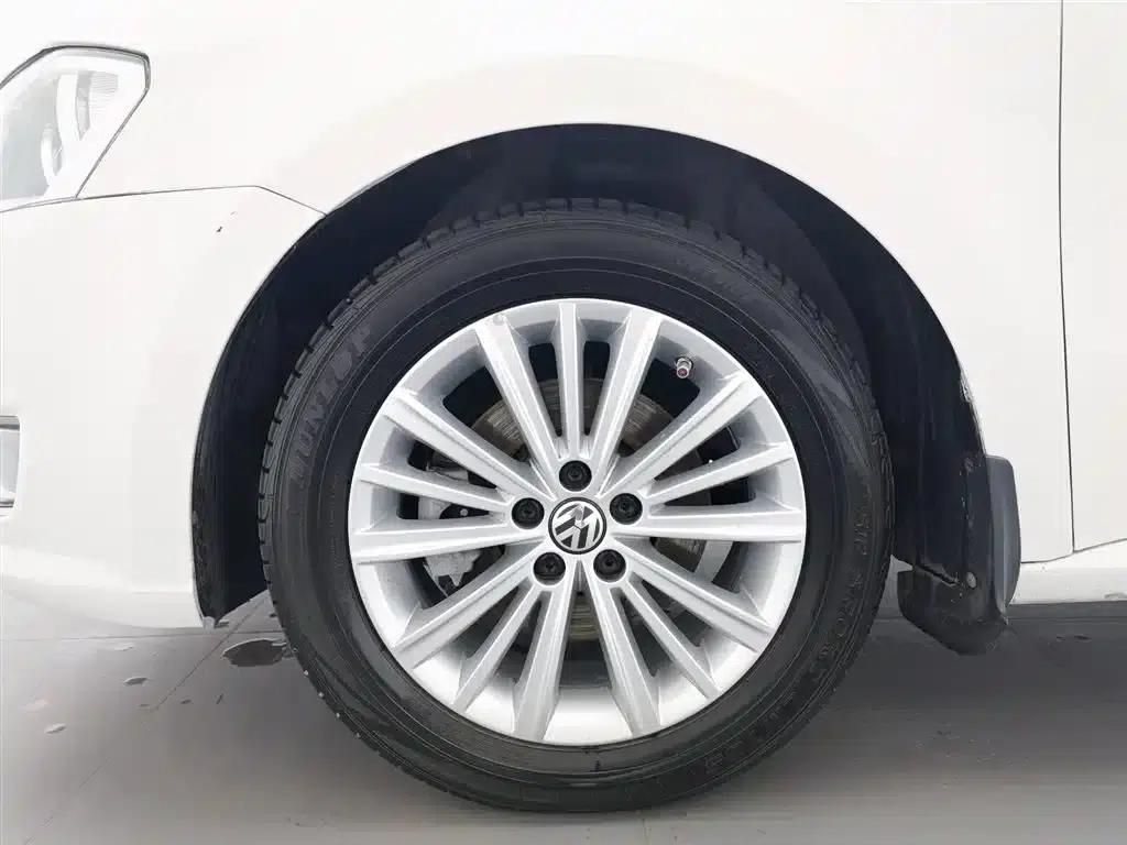 Lavida Gran Turismo 2013 1.6L Automatic Comfort Model — миниатюра 17