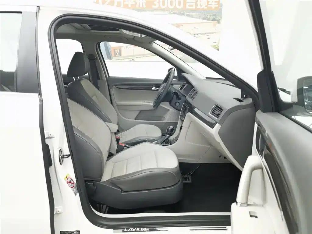 Lavida Gran Turismo 2013 1.6L Automatic Comfort Model — миниатюра 23