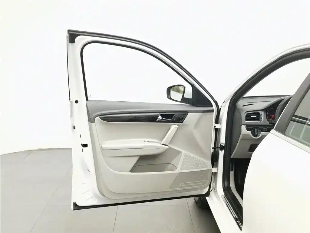 Lavida Gran Turismo 2013 1.6L Automatic Comfort Model — миниатюра 8