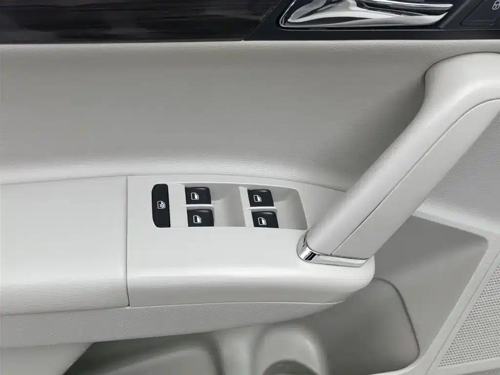 Lavida Gran Turismo 2013 1.6L Automatic Comfort Model — миниатюра 9