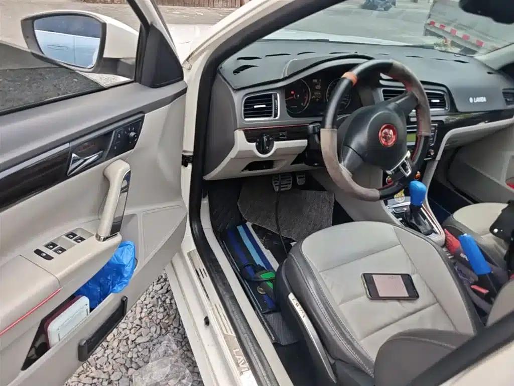 Lavida Gran Turismo 2013 1.6L Automatic Comfort Model — миниатюра 23