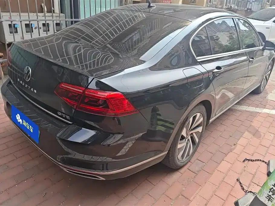 2020 Volkswagen Passat GTE Plug-in Hybrid GTE Luxury Edition — миниатюра 3