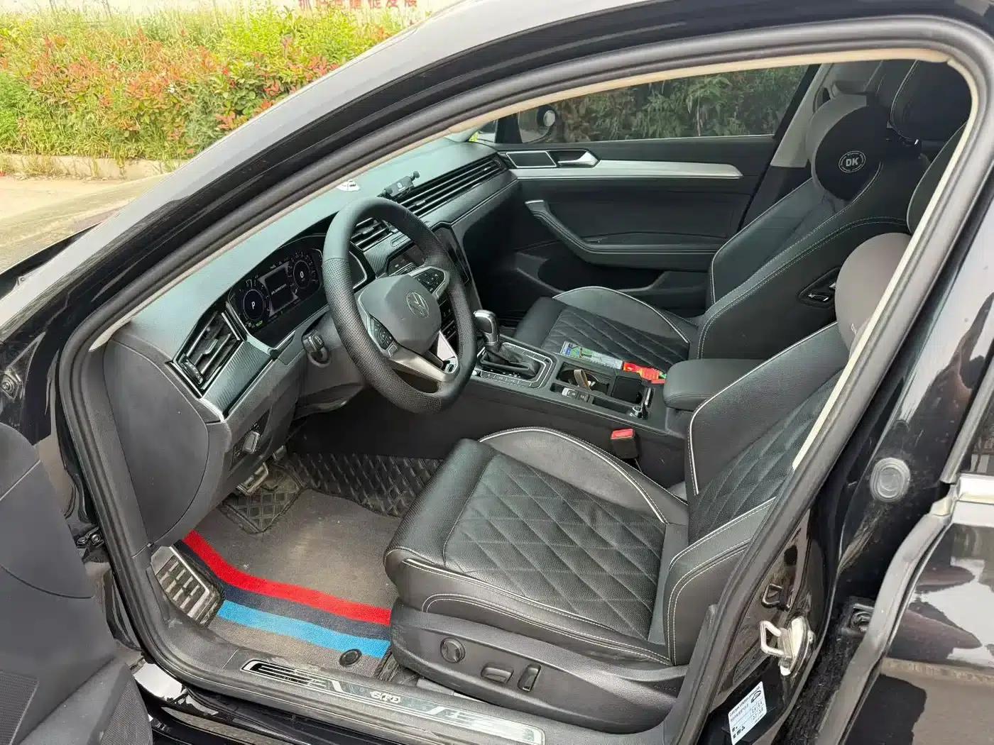 2022 Volkswagen Passat GTE Plug-in Hybrid GTE Luxury Model — миниатюра 4