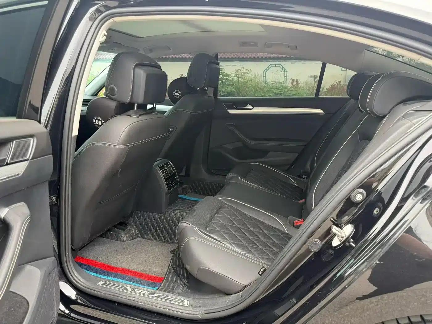 2022 Volkswagen Passat GTE Plug-in Hybrid GTE Luxury Model — миниатюра 6
