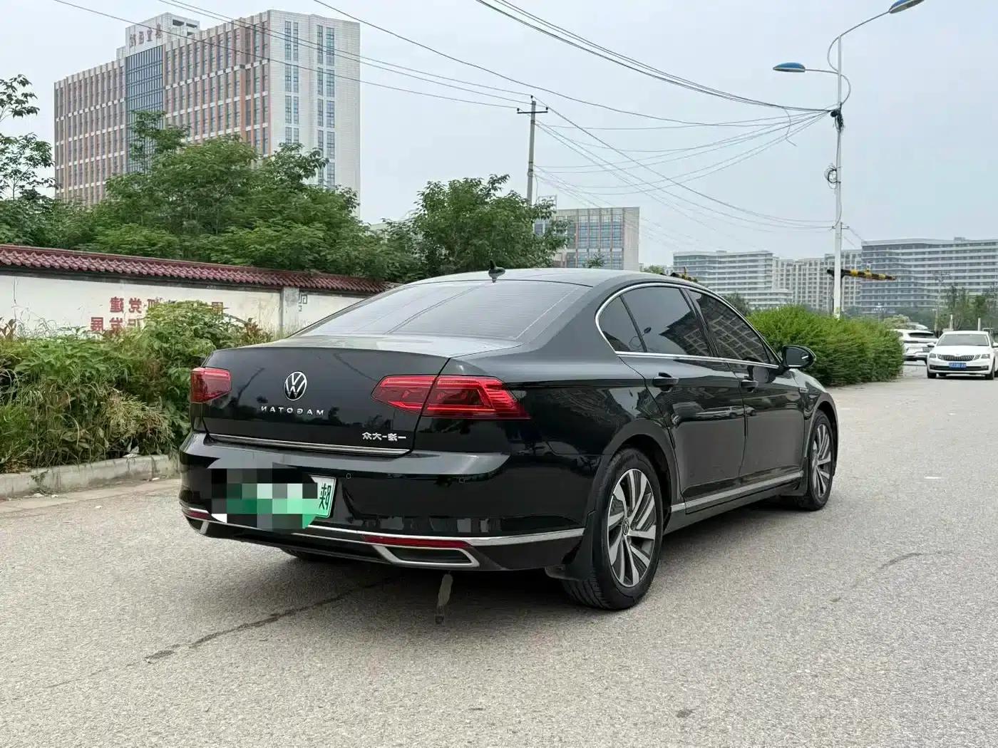 2022 Volkswagen Passat GTE Plug-in Hybrid GTE Luxury Model — миниатюра 7