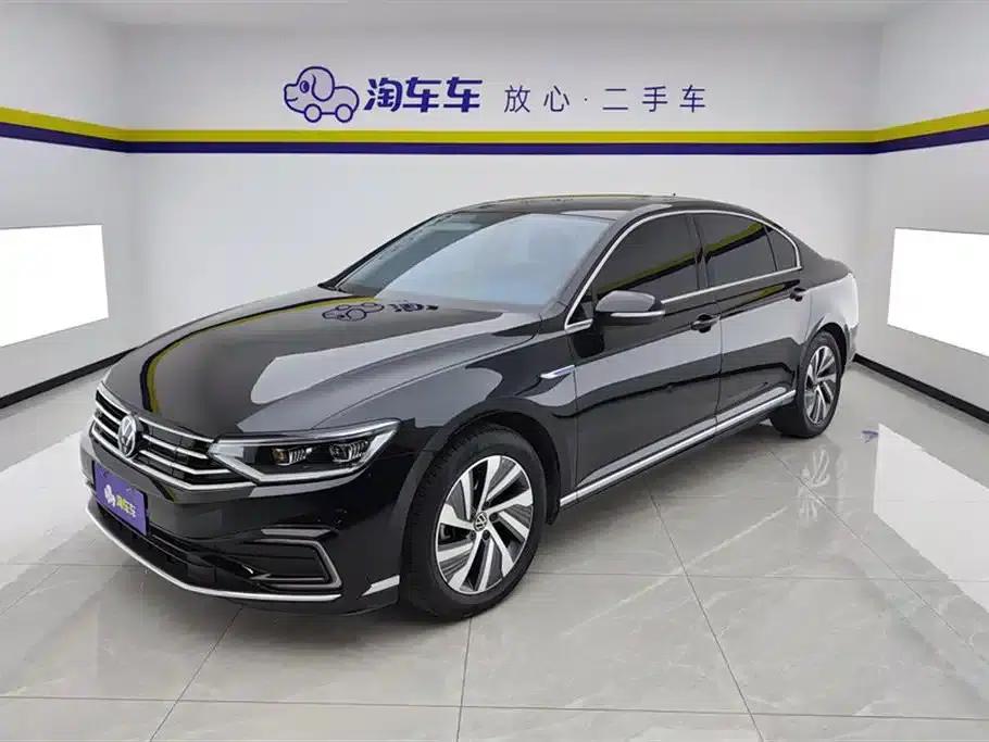 2022 Volkswagen Passat GTE Plug-in Hybrid GTE Luxury Model — миниатюра 1