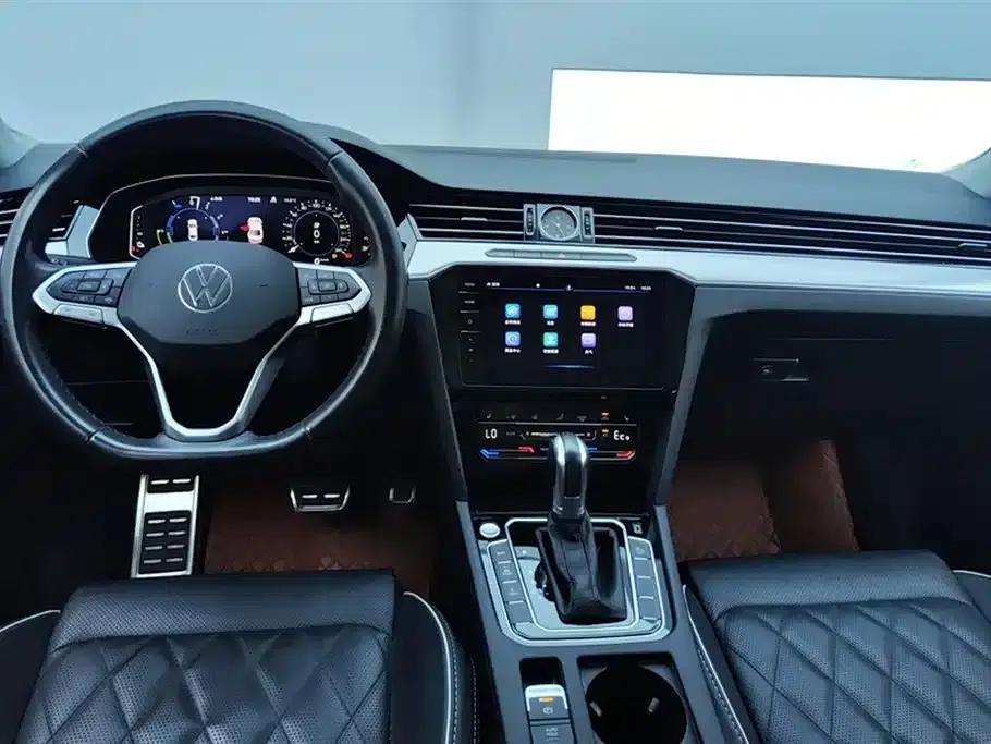 2022 Volkswagen Passat GTE Plug-in Hybrid GTE Luxury Model — миниатюра 12