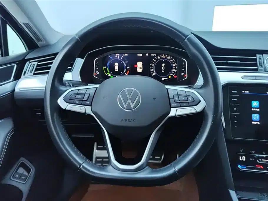 2022 Volkswagen Passat GTE Plug-in Hybrid GTE Luxury Model — миниатюра 15