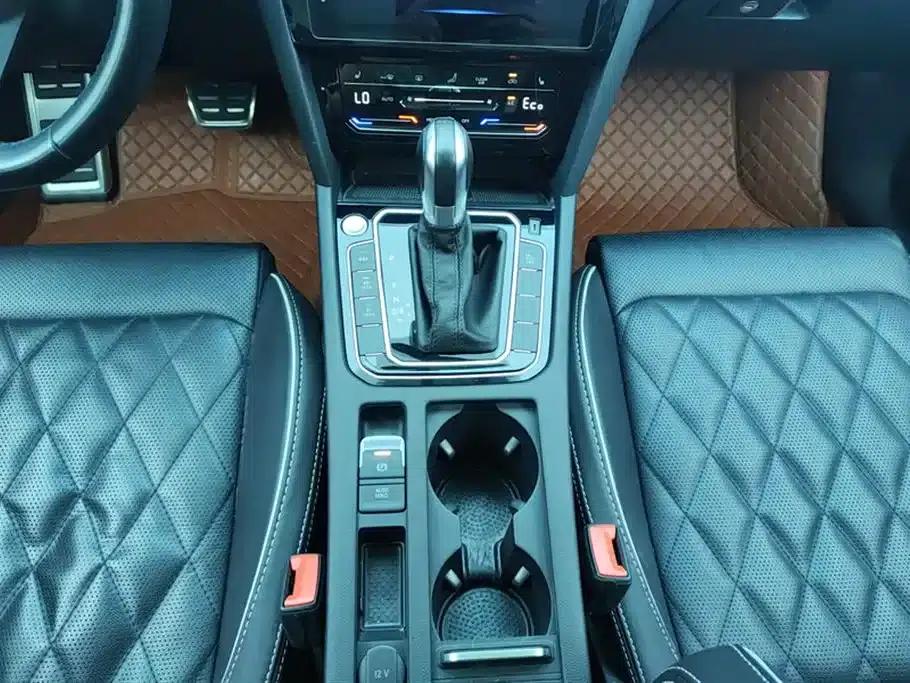 2022 Volkswagen Passat GTE Plug-in Hybrid GTE Luxury Model — миниатюра 16