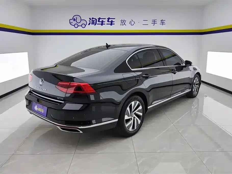 2022 Volkswagen Passat GTE Plug-in Hybrid GTE Luxury Model — миниатюра 3