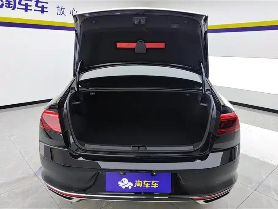 2022 Volkswagen Passat GTE Plug-in Hybrid GTE Luxury Model — миниатюра 4