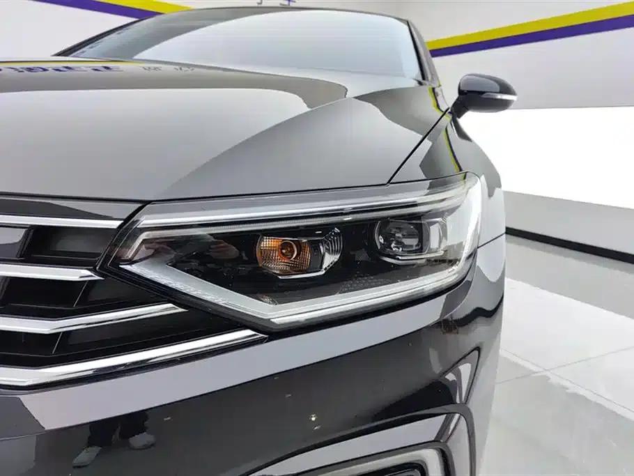 2022 Volkswagen Passat GTE Plug-in Hybrid GTE Luxury Model — миниатюра 5