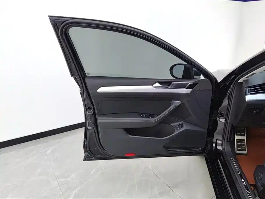 2022 Volkswagen Passat GTE Plug-in Hybrid GTE Luxury Model — миниатюра 7