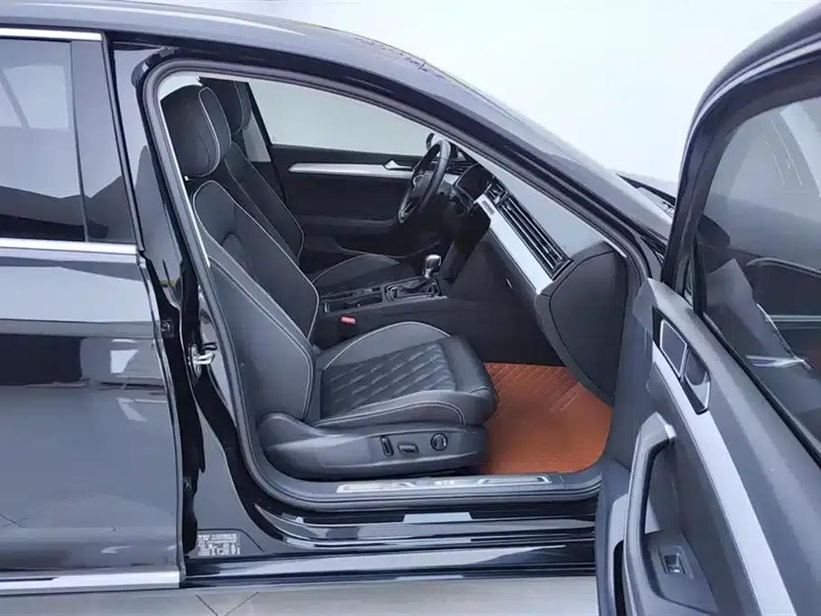 2022 Volkswagen Passat GTE Plug-in Hybrid GTE Luxury Model — миниатюра 8