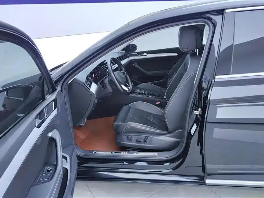 2022 Volkswagen Passat GTE Plug-in Hybrid GTE Luxury Model — миниатюра 9
