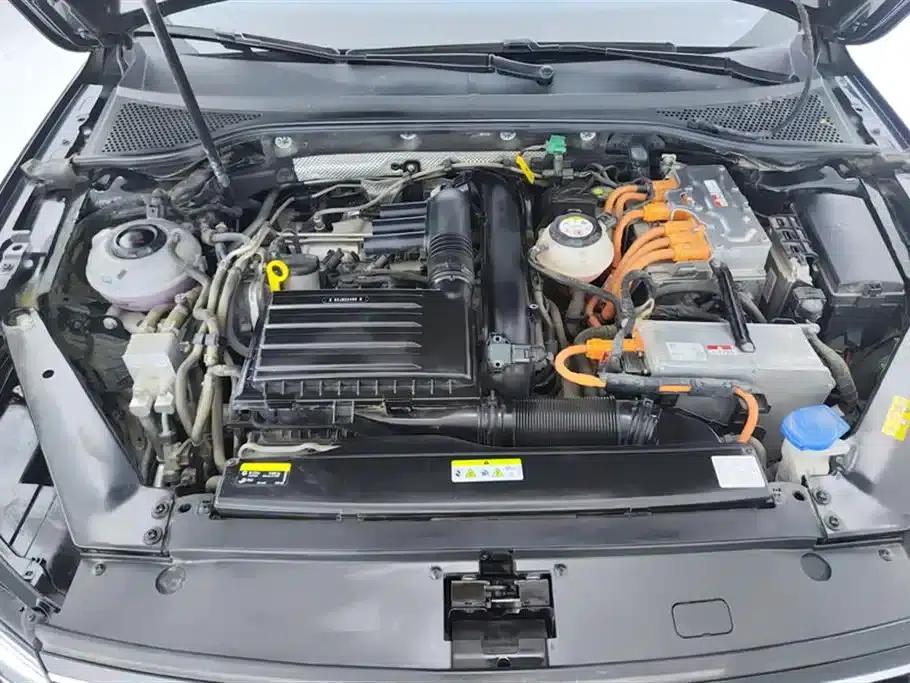 2022 Volkswagen Passat GTE Plug-in Hybrid GTE Luxury Model — миниатюра 10