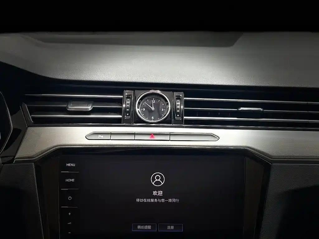 2022 Volkswagen Passat GTE Plug-in Hybrid GTE Luxury Model — миниатюра 5