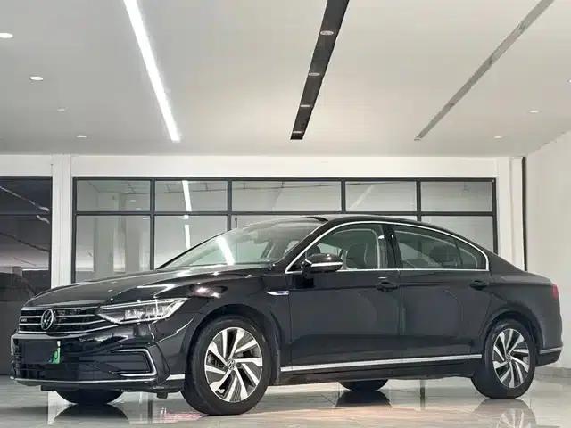 2022 Volkswagen Passat GTE Plug-in Hybrid GTE Luxury Model