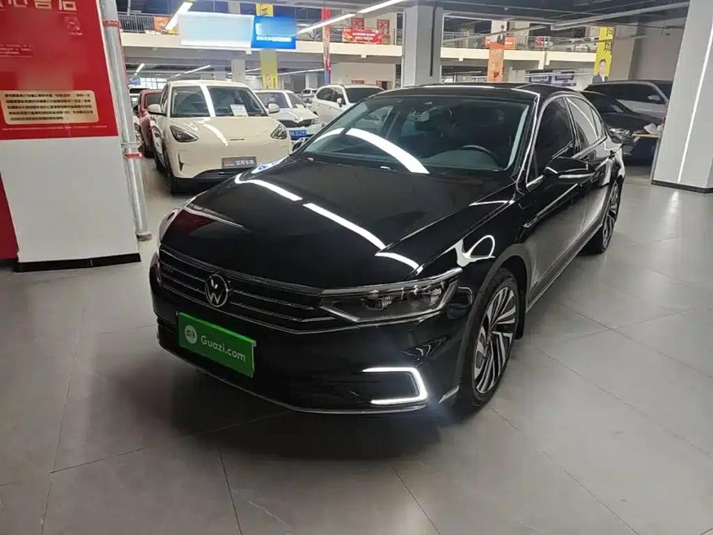 2022 Volkswagen Passat GTE Plug-in Hybrid GTE Premium — миниатюра 1
