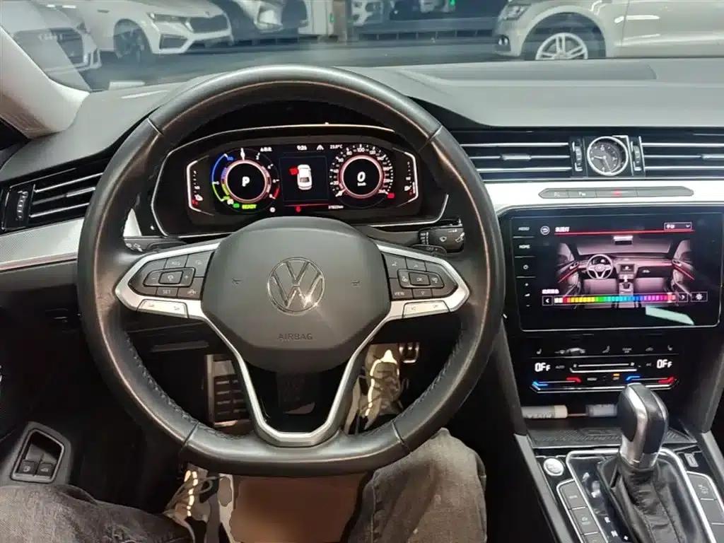 2022 Volkswagen Passat GTE Plug-in Hybrid GTE Premium — миниатюра 11