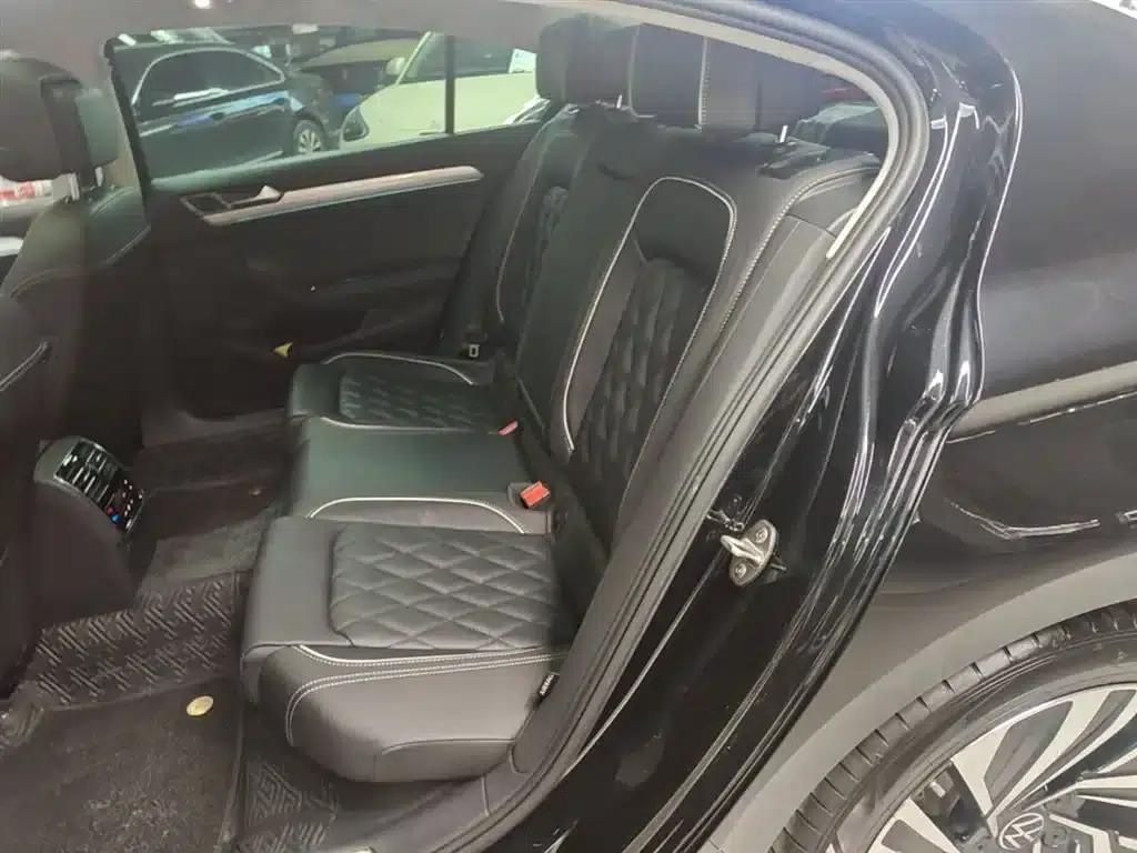 2022 Volkswagen Passat GTE Plug-in Hybrid GTE Premium — миниатюра 17
