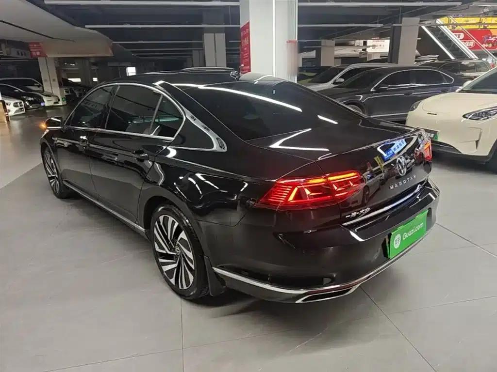 2022 Volkswagen Passat GTE Plug-in Hybrid GTE Premium — миниатюра 5