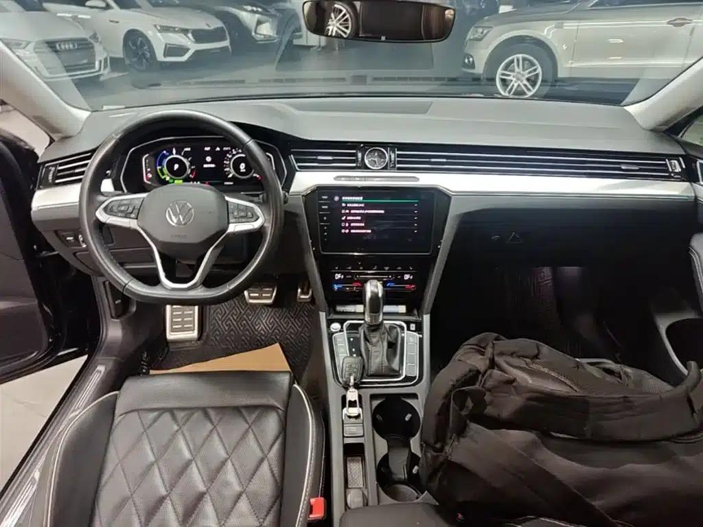 2022 Volkswagen Passat GTE Plug-in Hybrid GTE Premium — миниатюра 10