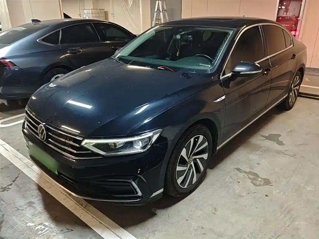 2020 Volkswagen Passat GTE Plug-in Hybrid GTE Luxury Edition — миниатюра 1