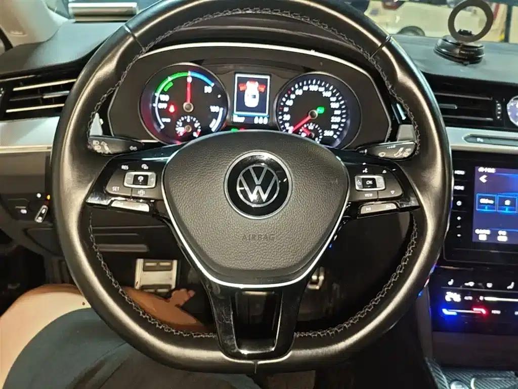 2020 Volkswagen Passat GTE Plug-in Hybrid GTE Luxury Edition — миниатюра 11