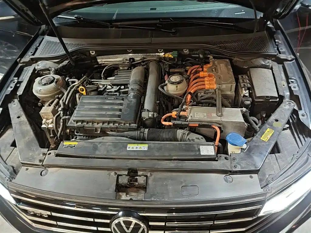 2020 Volkswagen Passat GTE Plug-in Hybrid GTE Luxury Edition — миниатюра 20