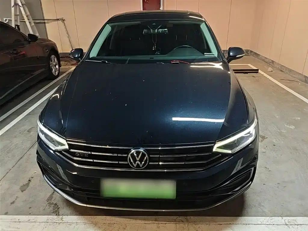 2020 Volkswagen Passat GTE Plug-in Hybrid GTE Luxury Edition — миниатюра 3