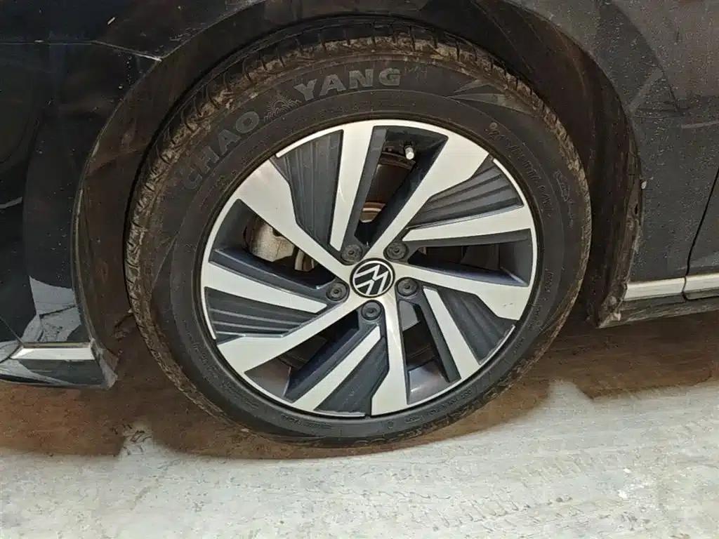 2020 Volkswagen Passat GTE Plug-in Hybrid GTE Luxury Edition — миниатюра 23
