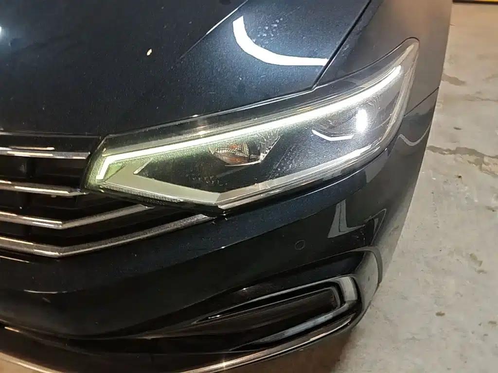 2020 Volkswagen Passat GTE Plug-in Hybrid GTE Luxury Edition — миниатюра 24