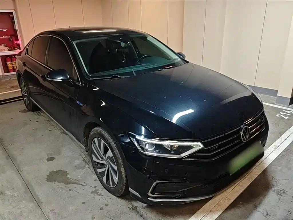 2020 Volkswagen Passat GTE Plug-in Hybrid GTE Luxury Edition — миниатюра 4