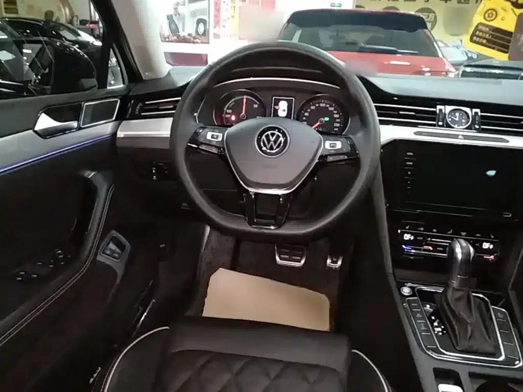 2020 Volkswagen Passat GTE Plug-in Hybrid GTE Luxury Edition — миниатюра 11