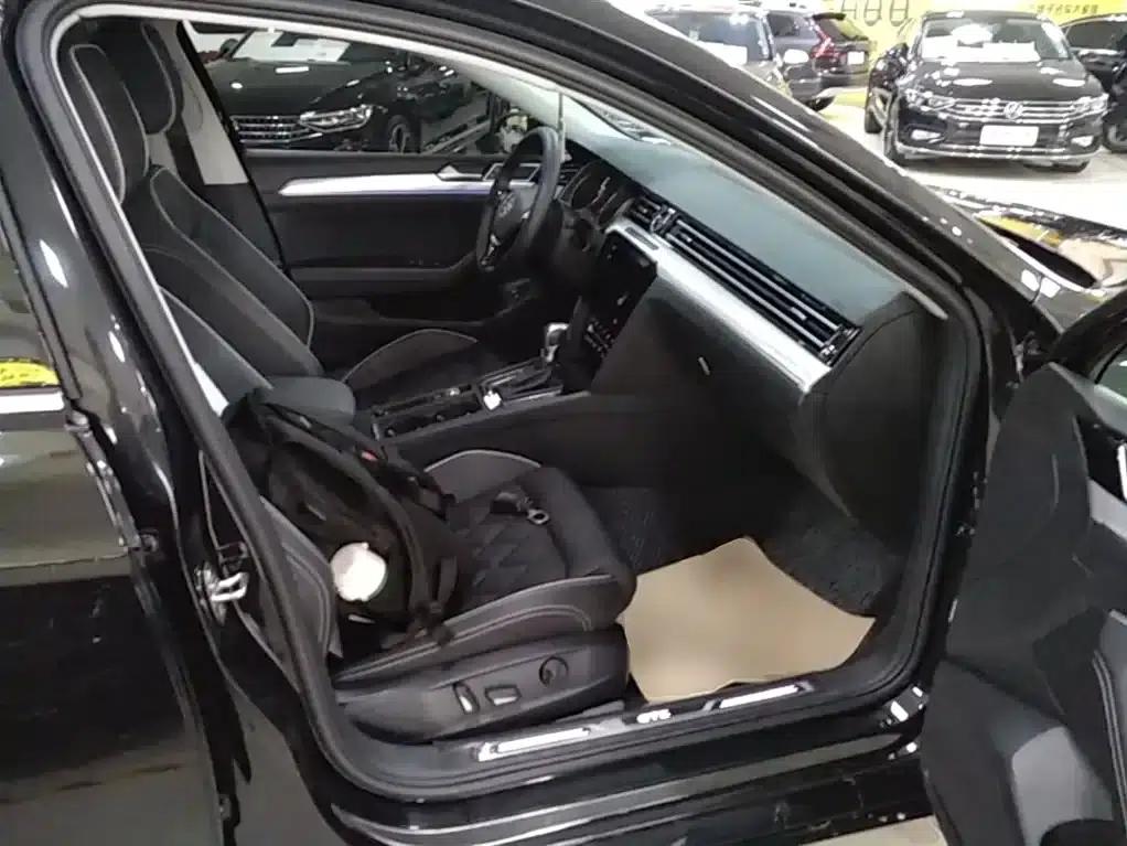 2020 Volkswagen Passat GTE Plug-in Hybrid GTE Luxury Edition — миниатюра 25